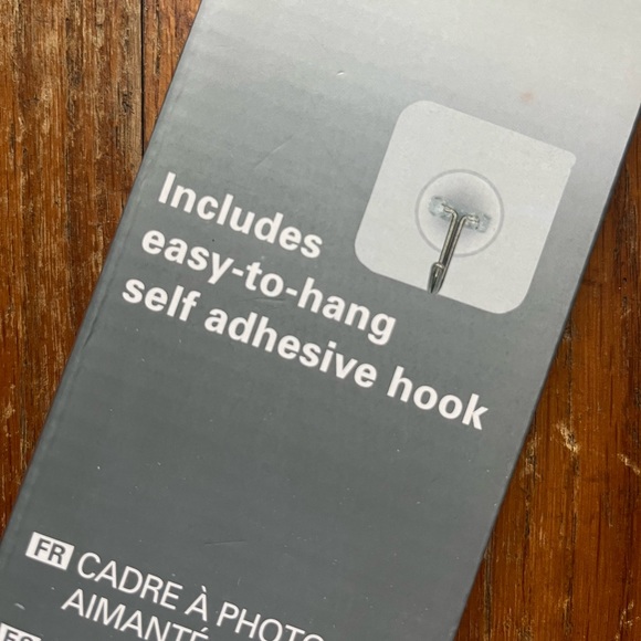 Kikkerland Magnetic Photo Hanging Shelf - Picture 2 of 4